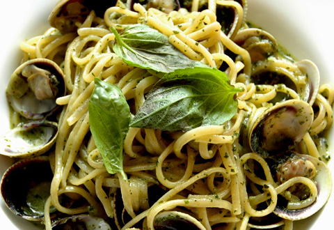 linguine al pesto, clams