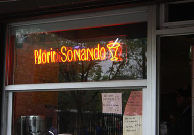 Morir Sonando sign in Reben Luncheonette