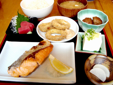 Ariyoshi Deluxe Lunch Box
