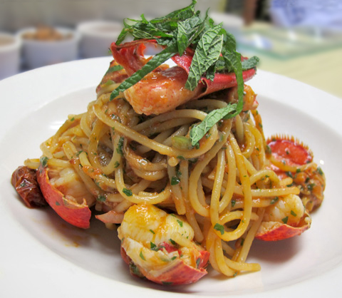 Spaghetti (w/ chilis, mint & 1 lb. lobster)
